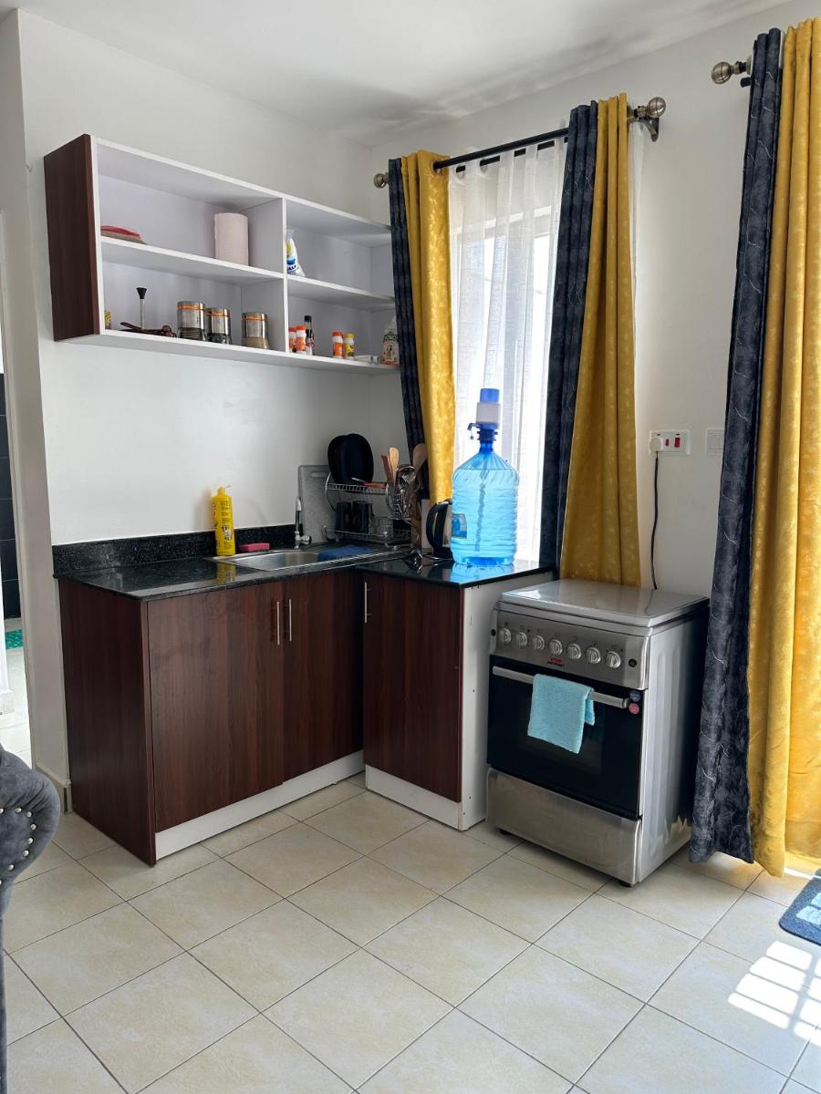 Anmeg Deluxe Rooftop Studio Apartment - Hizvo