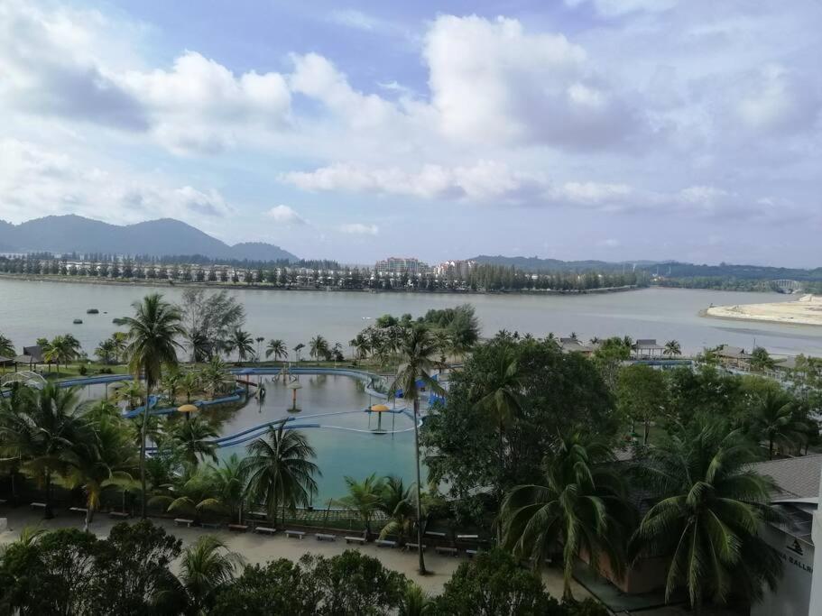 Suitetrails - *Relaxing Homestay at Lumut* - *Marina Cove Resort*