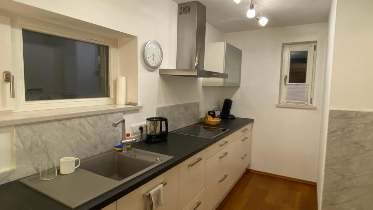 FeWo Luxus Wohnung im eigenen Ferienhaus, 120 qm, Nähe Regensburg mit Balkon, Terrasse & Garten, gute Zuganbindung - Housity