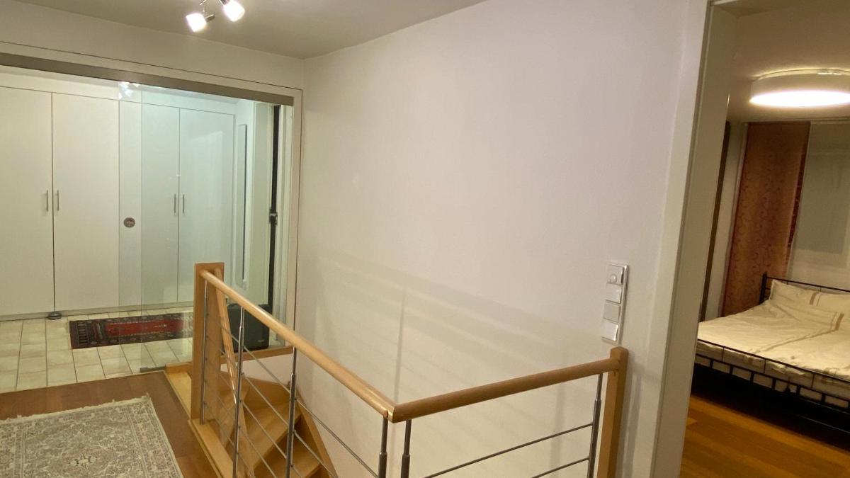 FeWo Luxus Wohnung im eigenen Ferienhaus, 120 qm, Nähe Regensburg mit Balkon, Terrasse & Garten, gute Zuganbindung - Housity