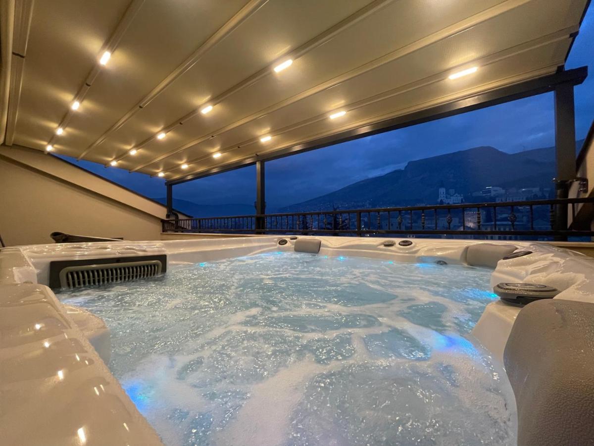 Penthouse with Old bridge view and jacuzzi - Housity