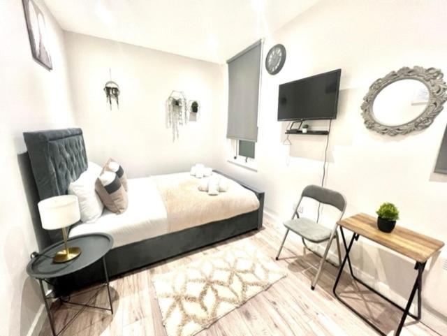 Heathrow Stays near Southall - Housity