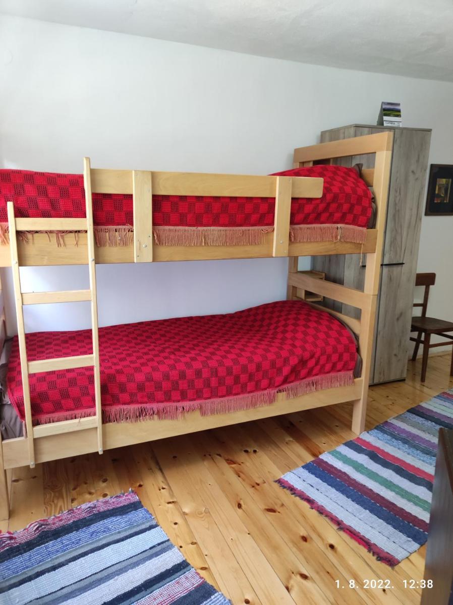 Dedino ognjiste - Housity