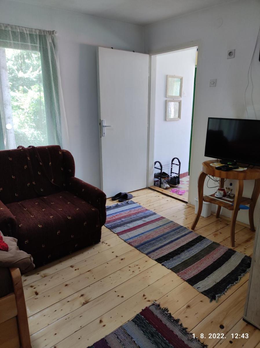 Dedino ognjiste - Housity