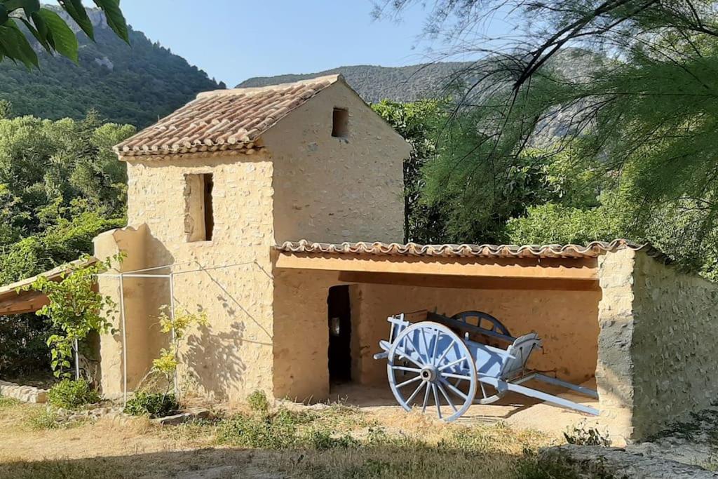 Le vieux Moulin du Rieu: MAISON + 2 STUDIOS =10prs - Housity