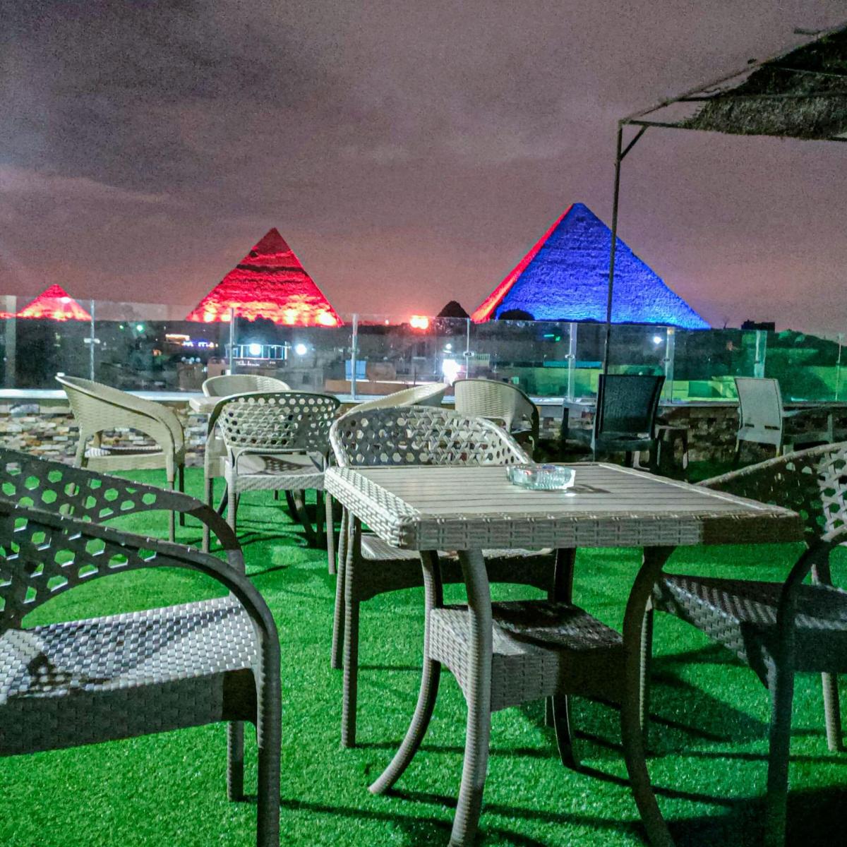 Happy days Pyramids Inn - Housity