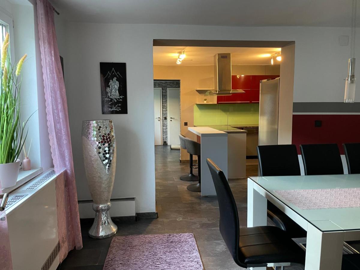 Outlet Center House, Pool Garden Sundeck Jacuzzi - Housity