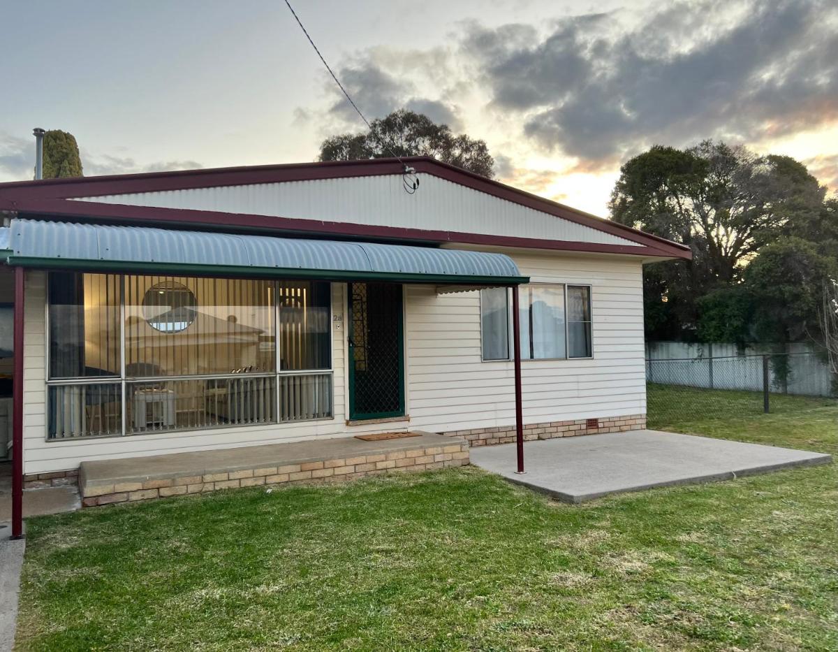 Comfortable 2-Bedroom home in Mudgee - Rest Easy Mudgee - Housity