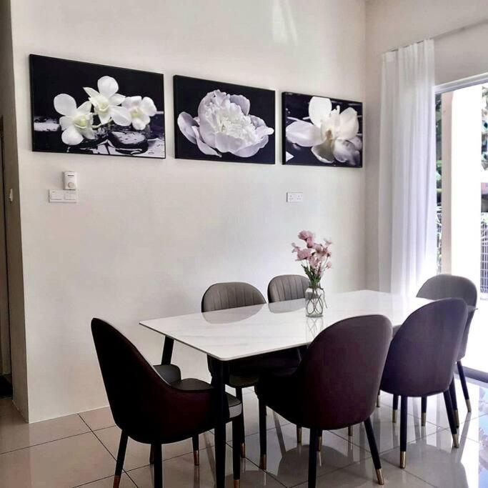 IMPIAN STAY #2 Semi Bungalow House - Housity