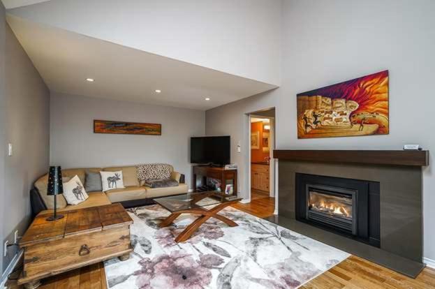 Mid Century Getaway Home - Kitsilano - Vancouver - Housity