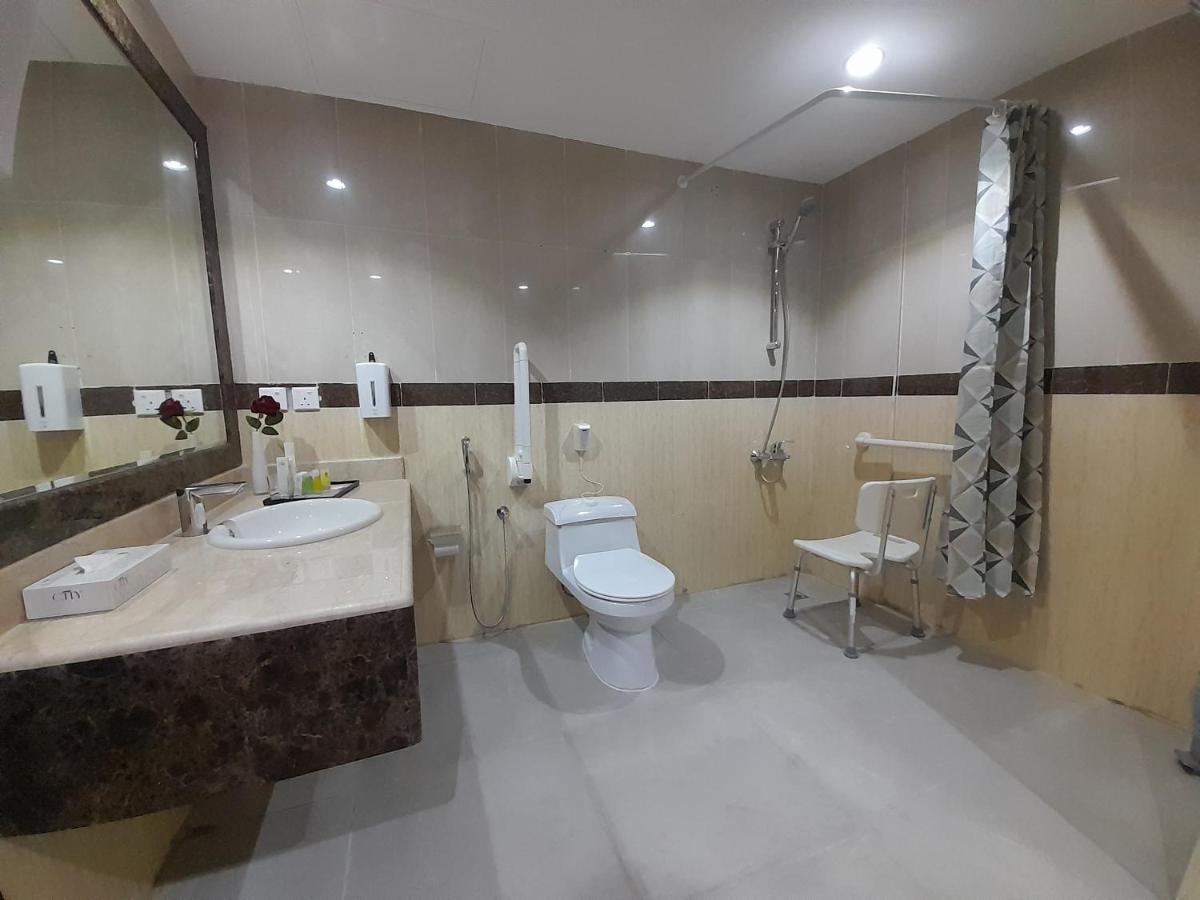 Crown Tower Hotel - Housity