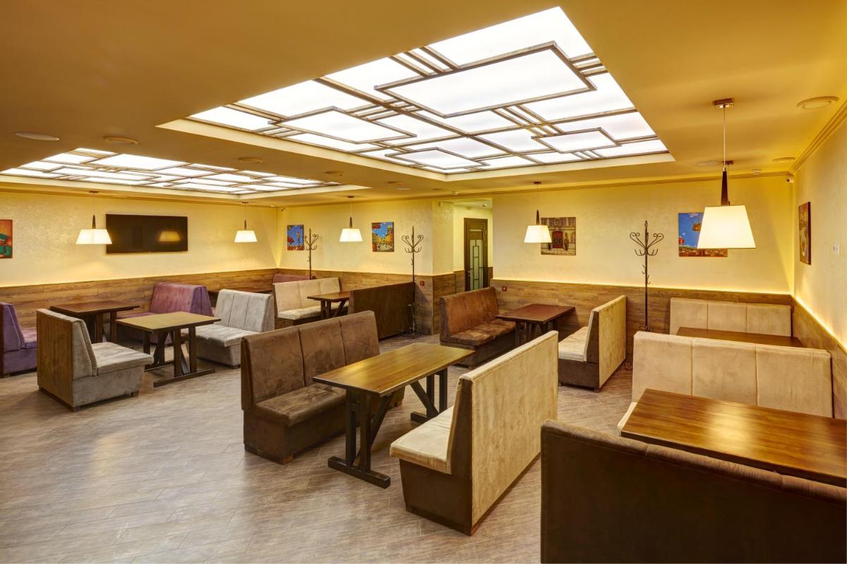 Three Crowns Hotel - Housity