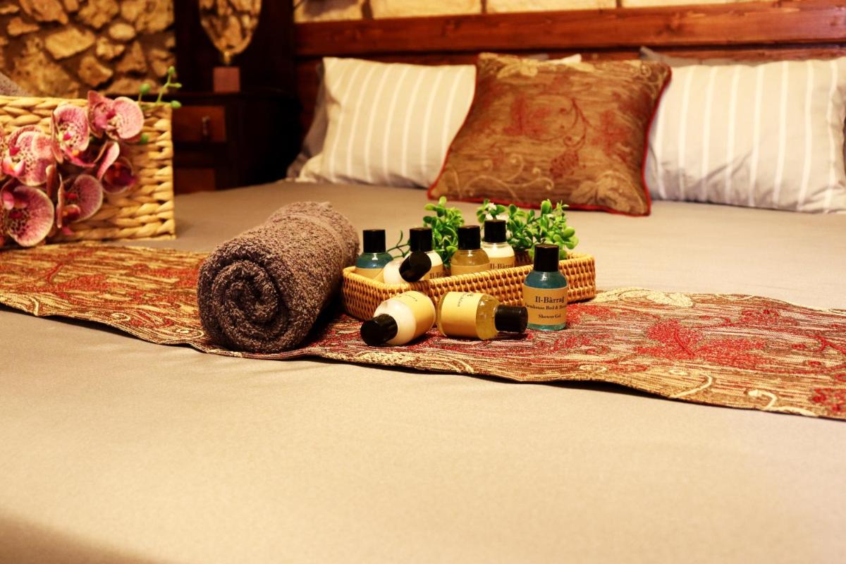 Il-Bàrraġ Farmhouse B&B - Gozo Traditional Hospitality - Housity