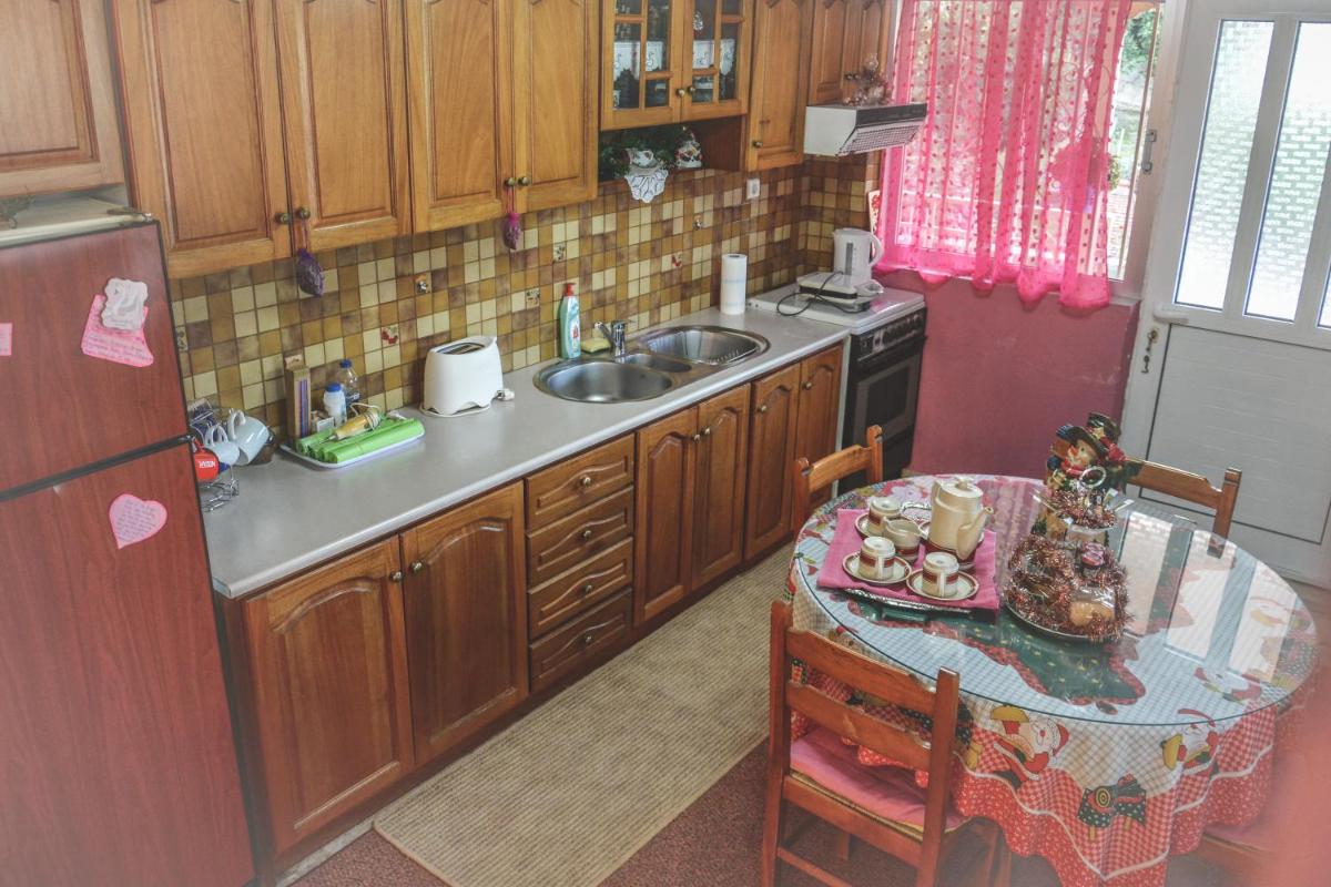 Georgia's Village House - Housity