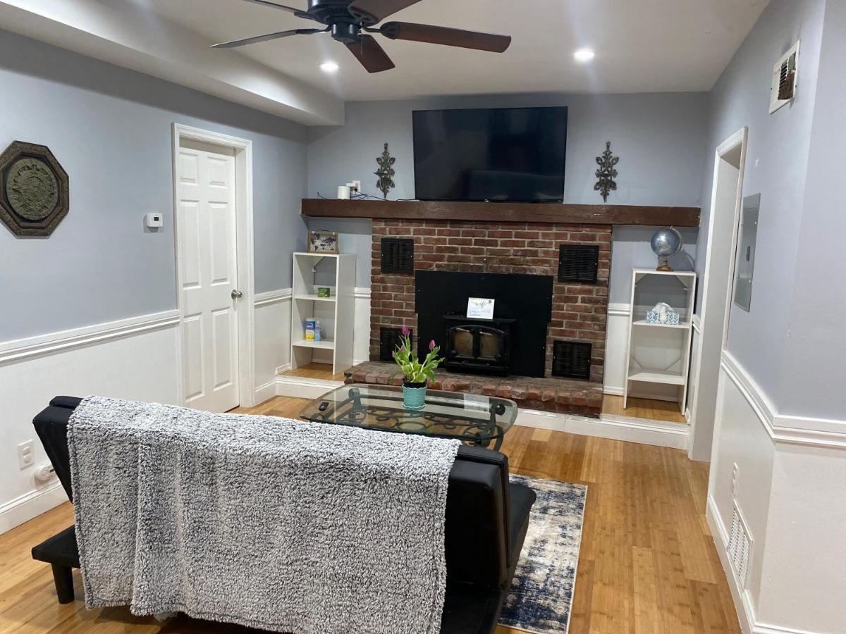 Cozy Room in Newburgh - Housity