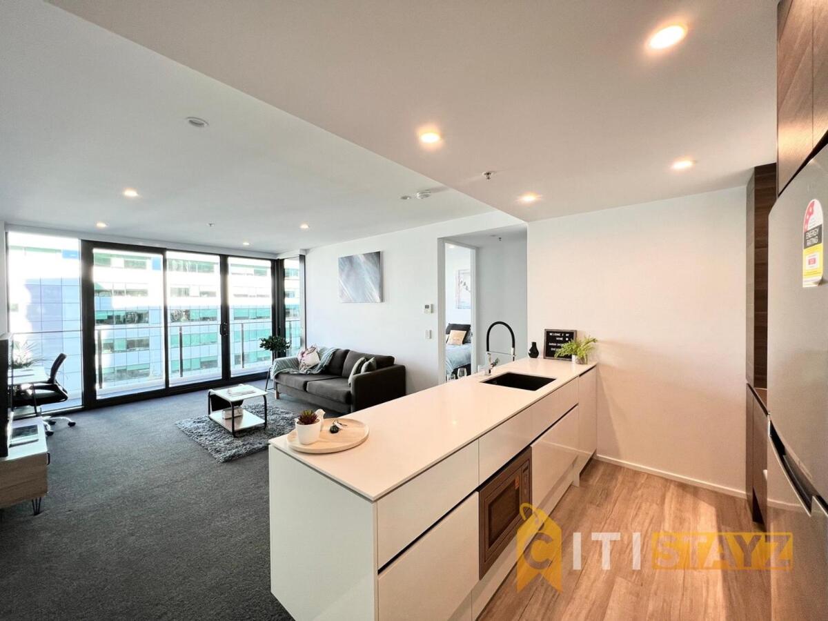 Suitetrails - Light & Lovely in Canberra's CBD - 1BR Apt w/Carsp