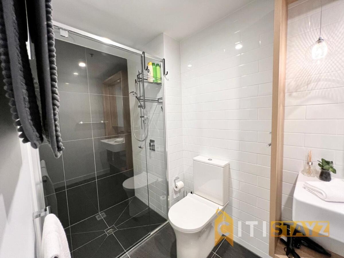 Suitetrails - Light & Lovely in Canberra's CBD - 1BR Apt w/Carsp