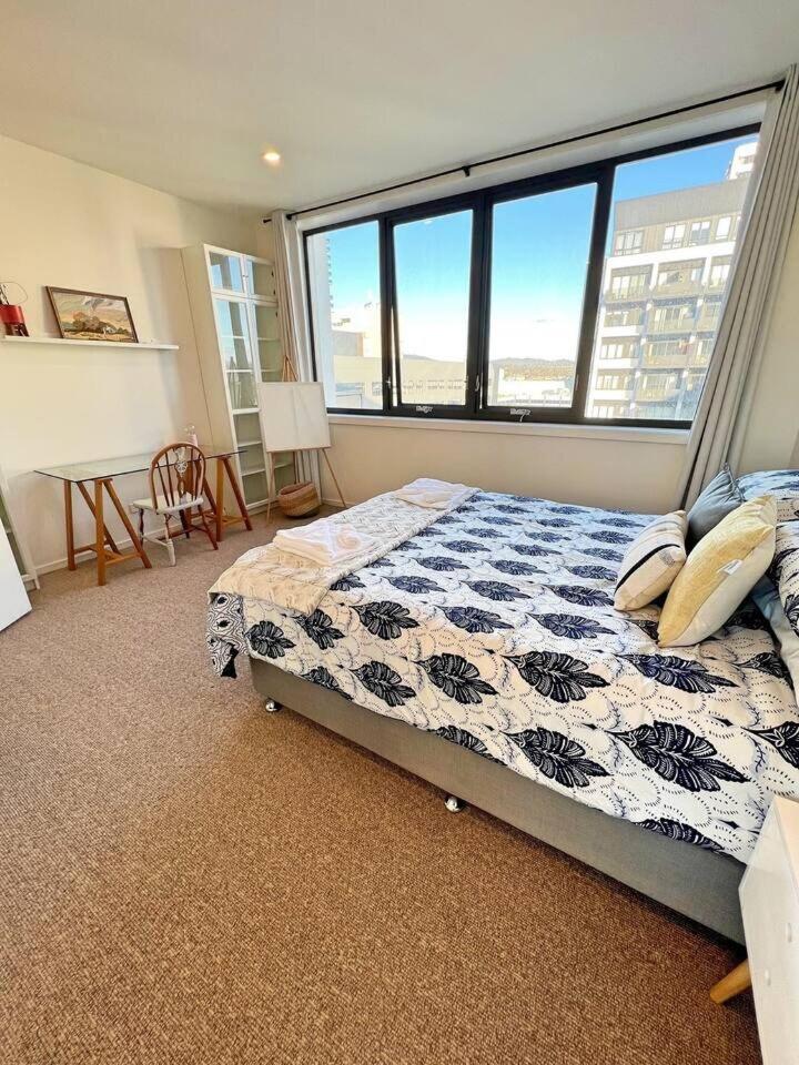 Industrial yet Modern, 1bd 1bth Apt - Woden - Housity