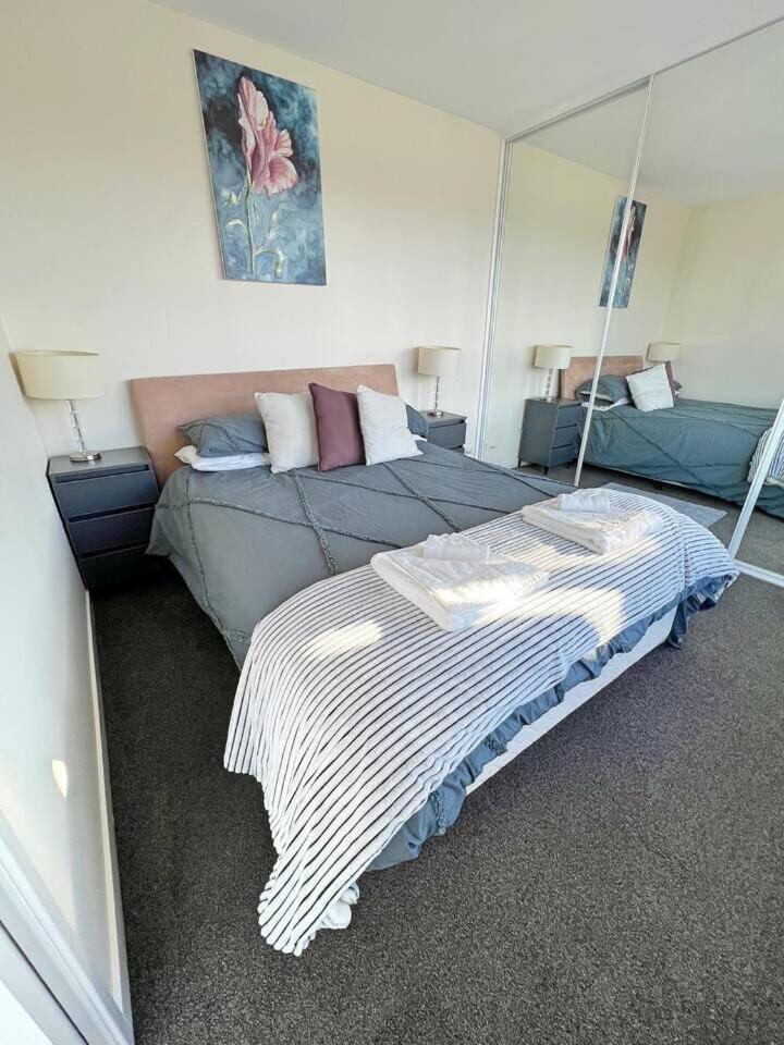 Suitetrails - Spacious & High in the Skyplaza - 1bd 1bth Apt