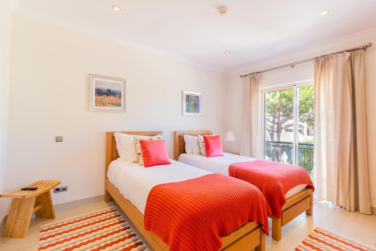 Uma cama ou camas num quarto em Dunas Douradas Beach Club