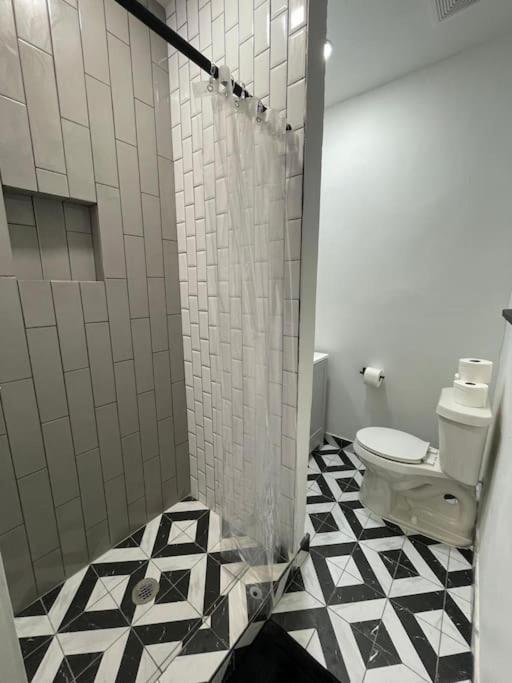 First Class Studio - Housity
