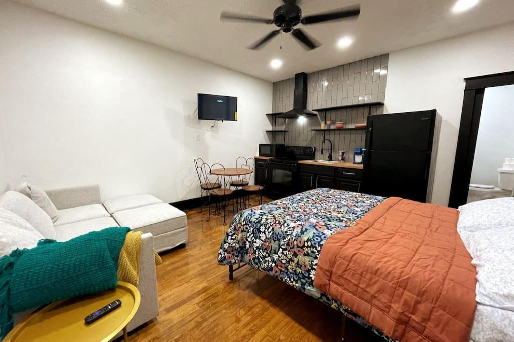 First Class Studio - Housity