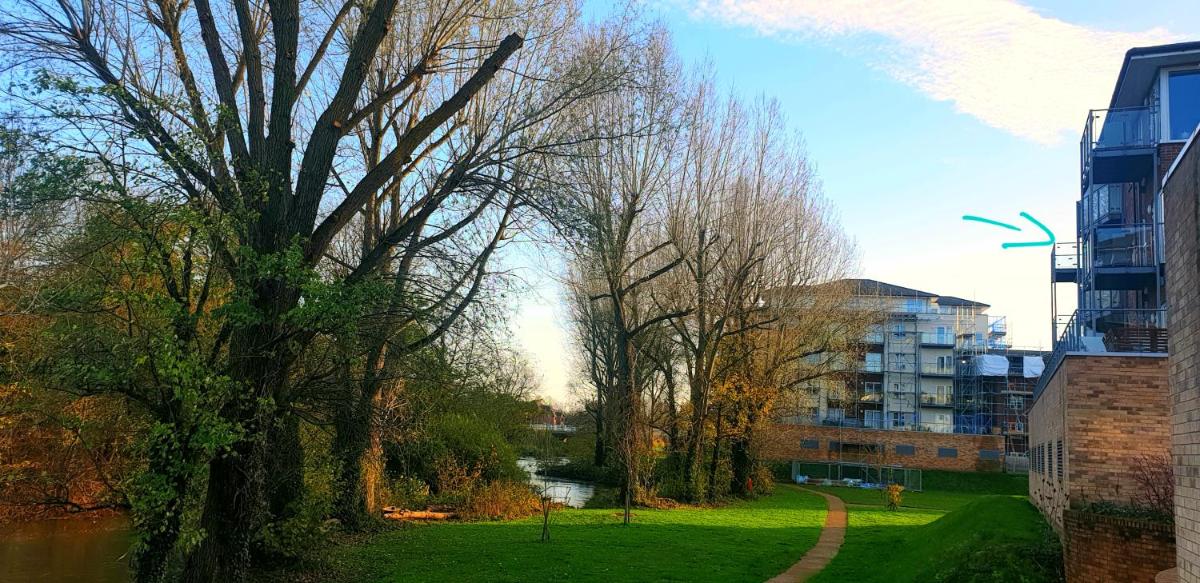 Riverside 2 Bedroom Serviced Accommodation - Housity
