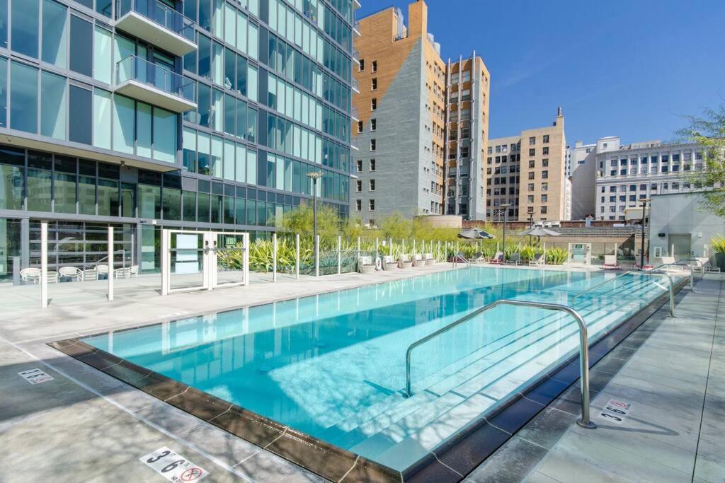 City Skyline Views 3bed apt LA Live Convntion Centr 11110 - Housity