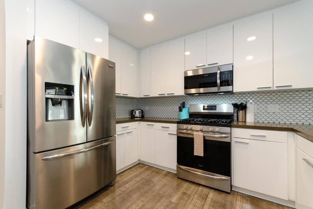 City Skyline Views 3bed apt LA Live Convntion Centr 11110 - Housity