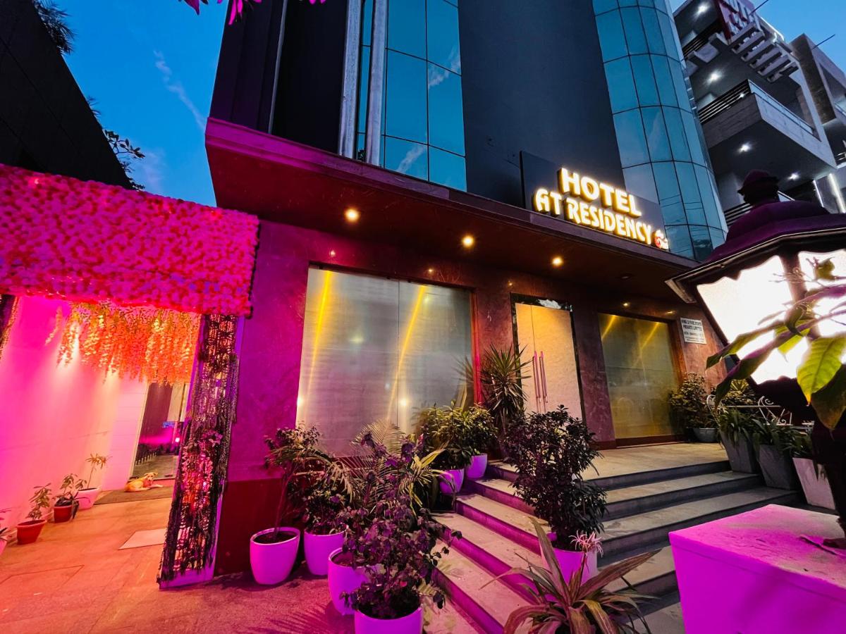 Suitetrails - Hotel At Residency Kaushambi Couple Friendly