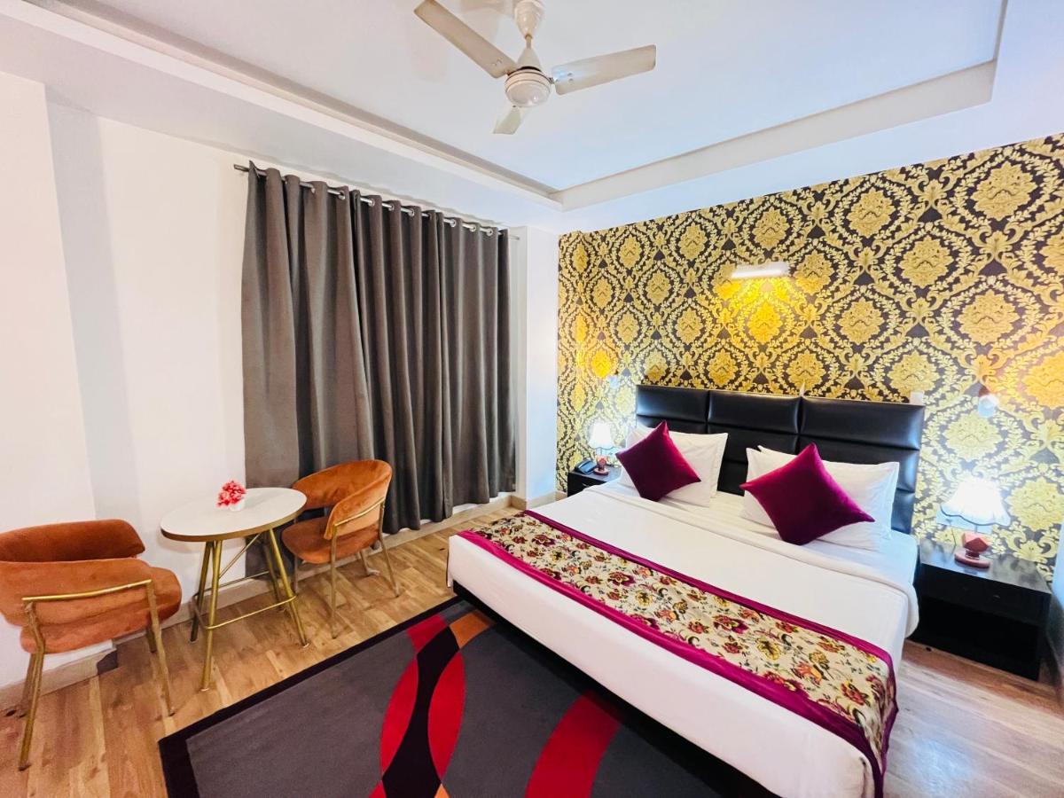 Hotel At Residency Kaushambi Couple Friendly - Housity