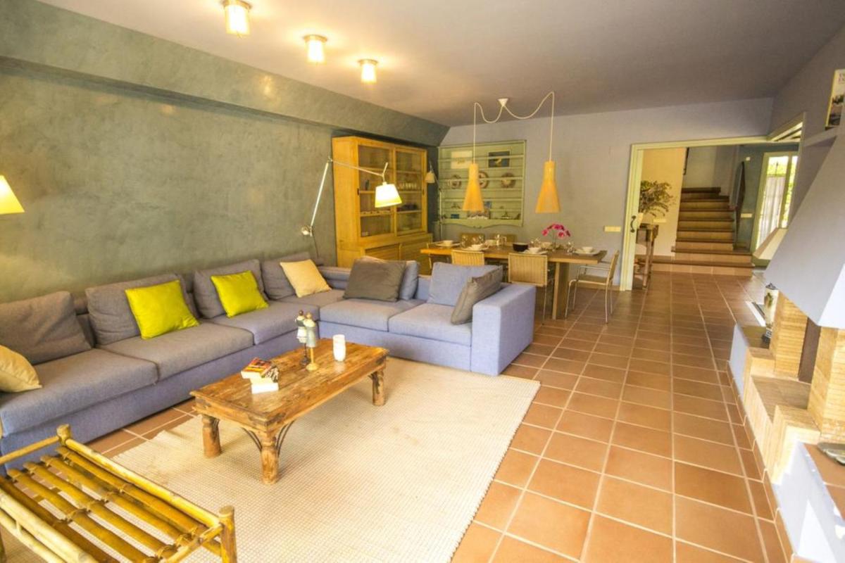House - 5 Bedrooms with Pool young people group not allowed - 06165 - Housity