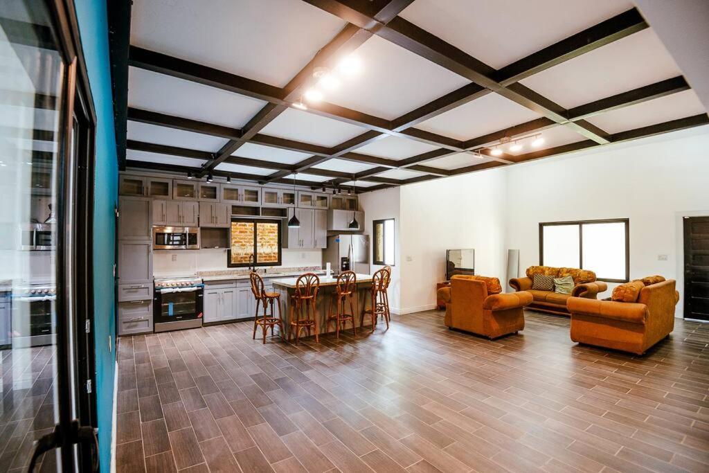 NEW TOP Luxury Home - Fully Equipped - Housity
