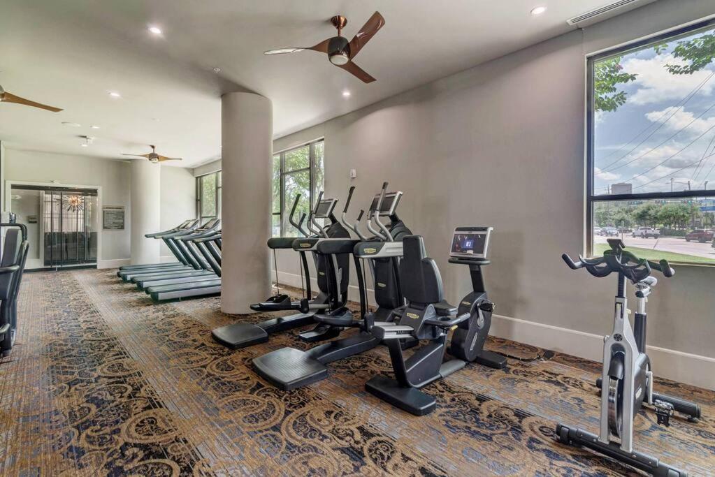 Lux stay in Med CTR 1 bedroom ap - Housity