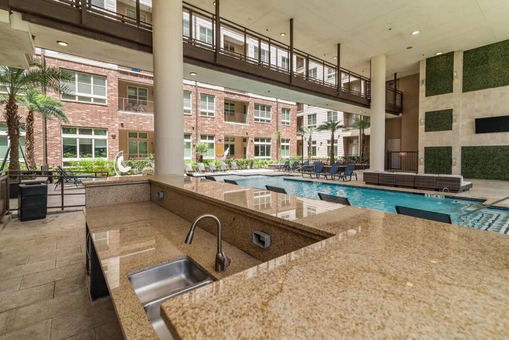 Lux stay in Med CTR 1 bedroom ap - Housity