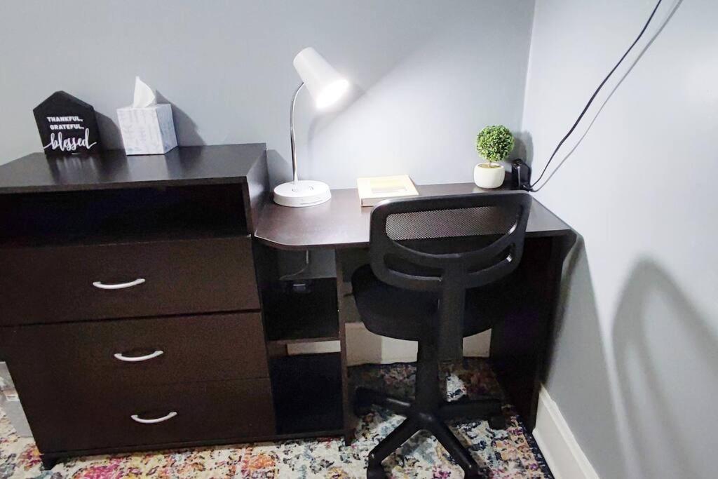 Perfect Studio 2.5 miles to Downtown Indianapolis Queen Bed - Housity
