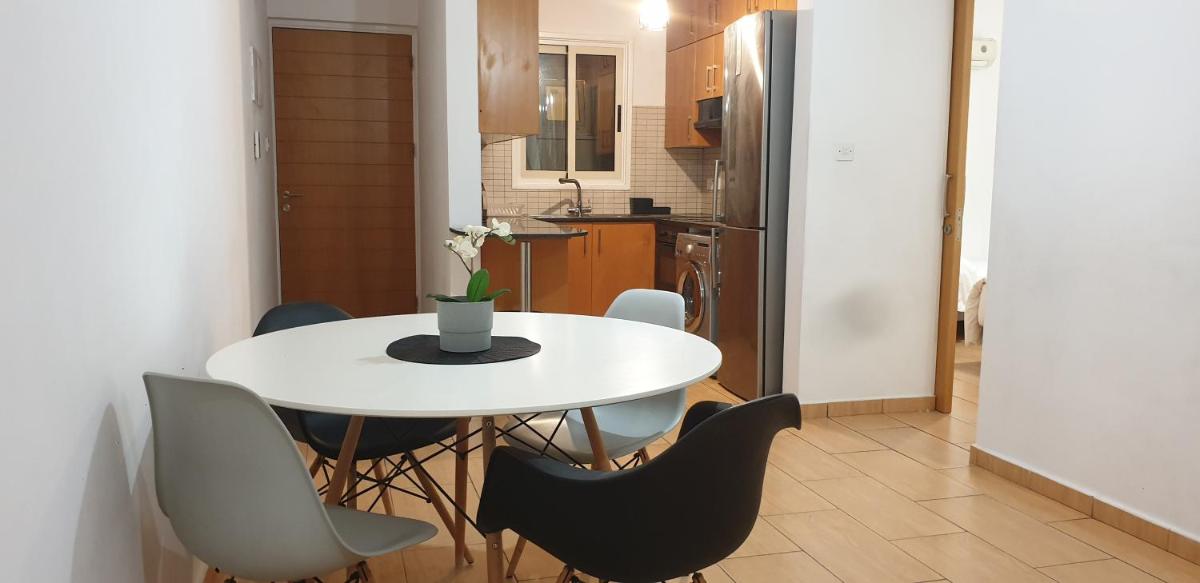 LINA'S HOME & POOL - Breakbooking CY - Housity