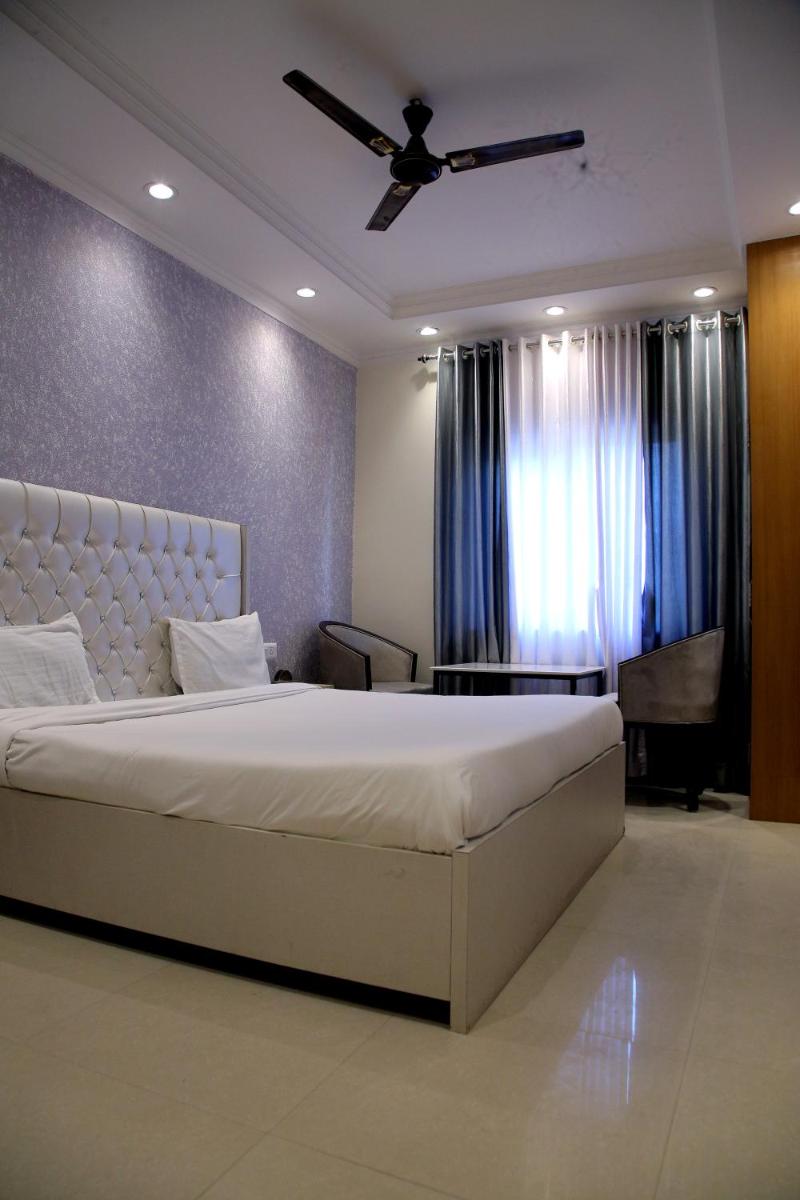 Hotel Esskay - Housity