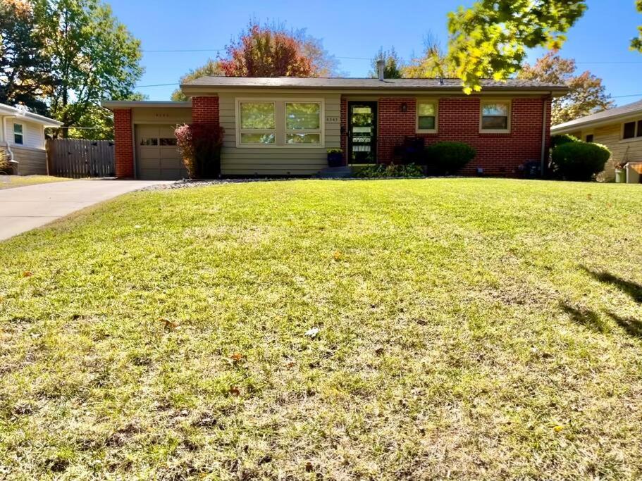 Centrally located Hill House - Housity