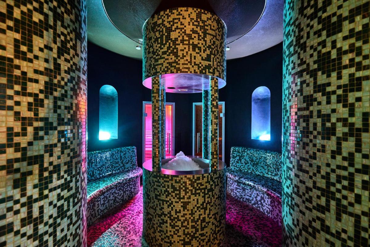 Centuria Hotel & Natural Spa - Housity
