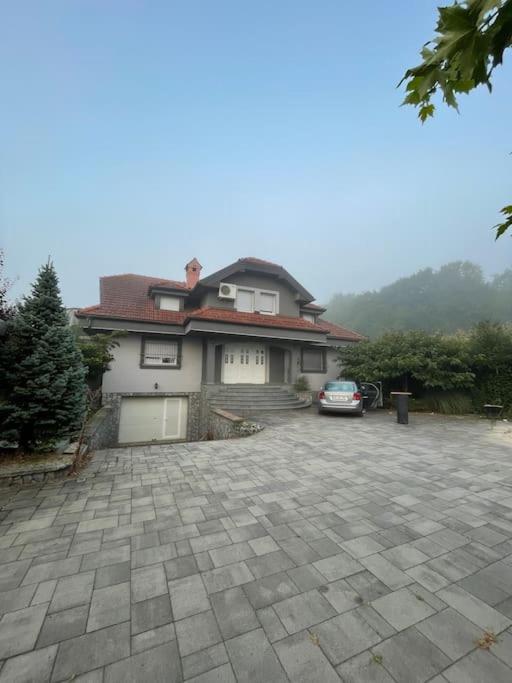 Peaceful house Velika Kladusa 1km from centre - Housity