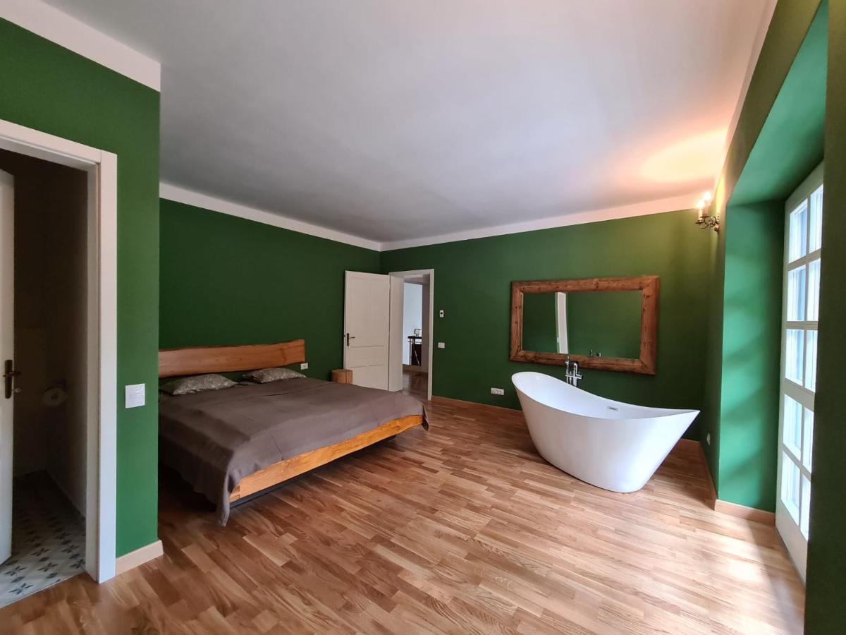 Miniszteri Villa - Housity