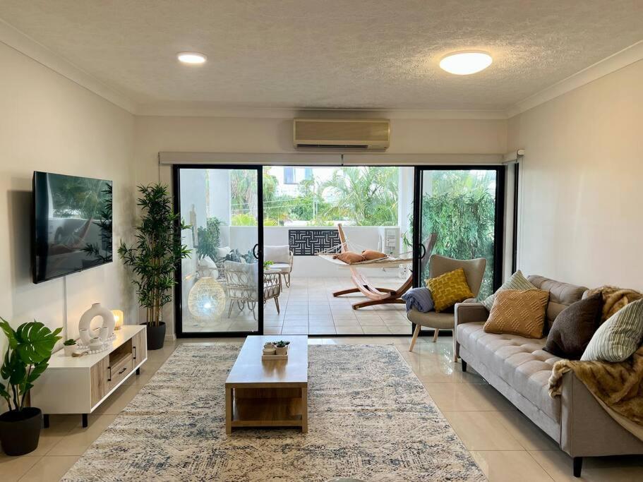 2-Bed Acropol Apartment with Balcony & Parking - Housity