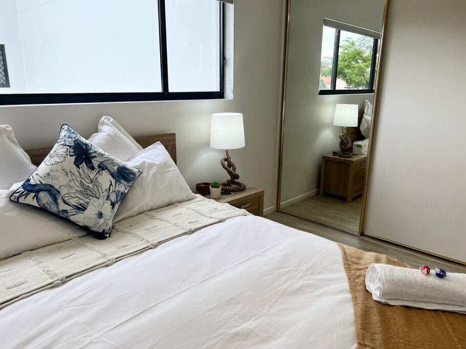 2-Bed Acropol Apartment with Balcony & Parking - Housity