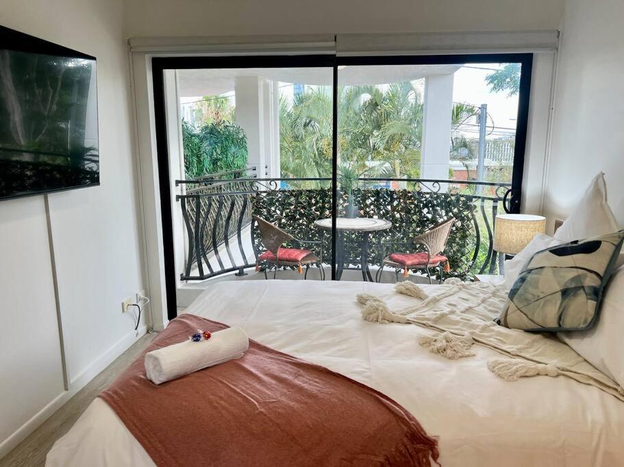 2-Bed Acropol Apartment with Balcony & Parking - Housity