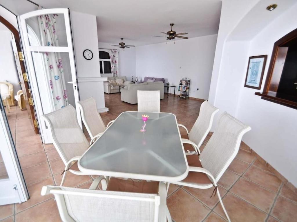 Suitetrails - Stunning Villa with beautiful views and private pool