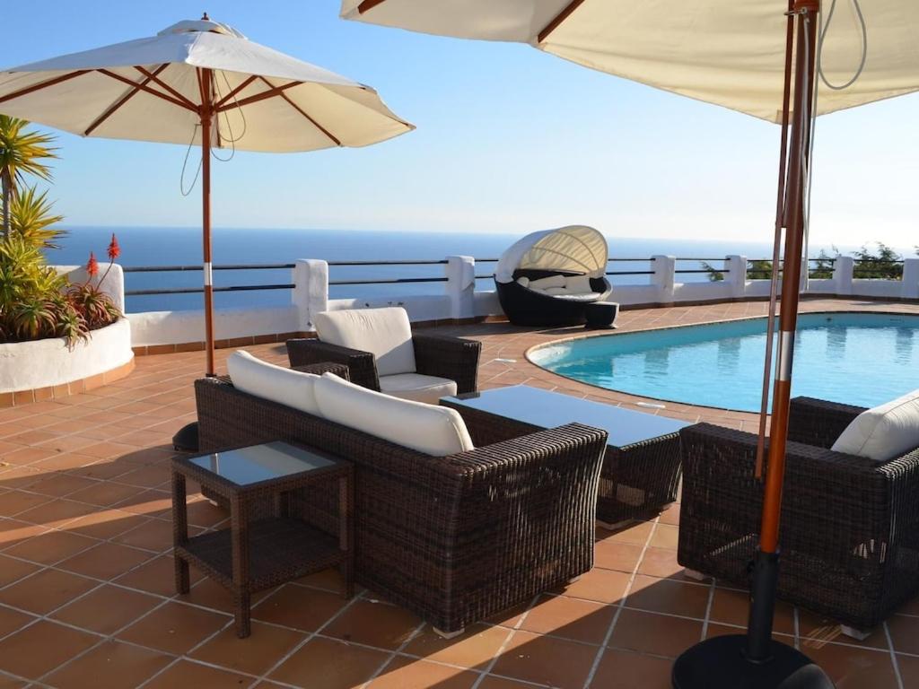 Suitetrails - Stunning Villa with beautiful views and private pool