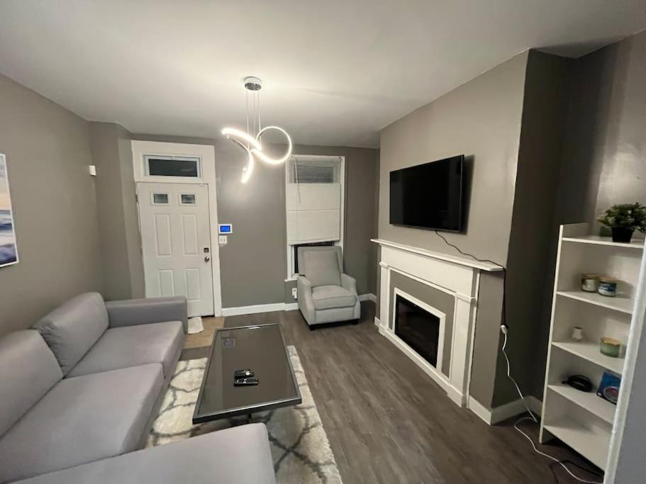 Hollins Residence - Housity