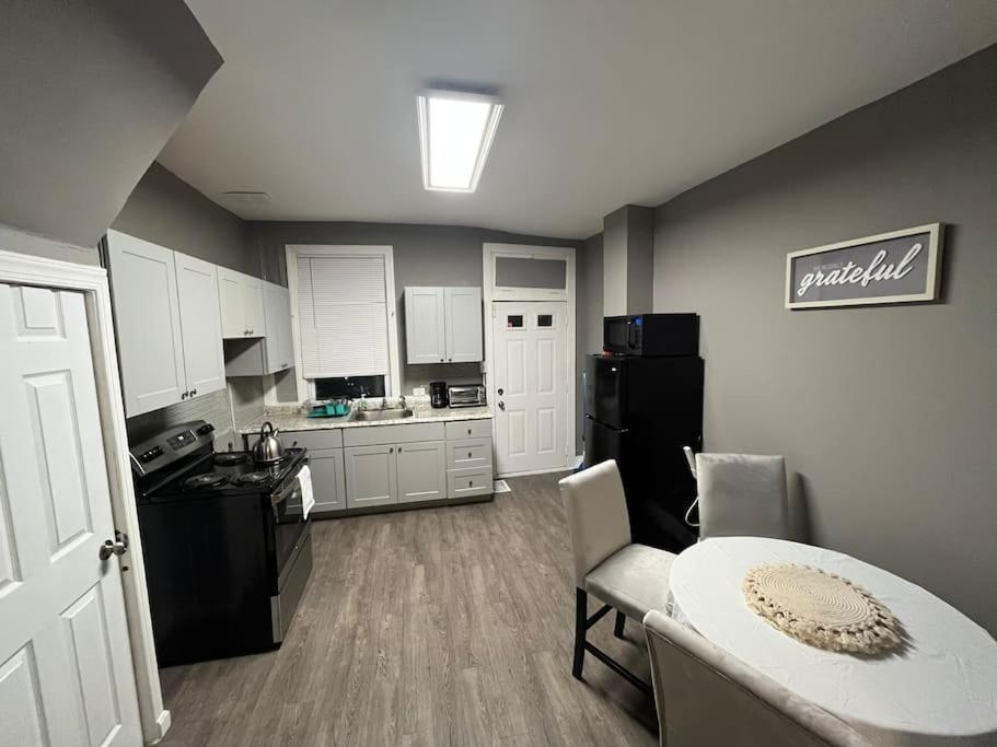 Hollins Residence - Housity