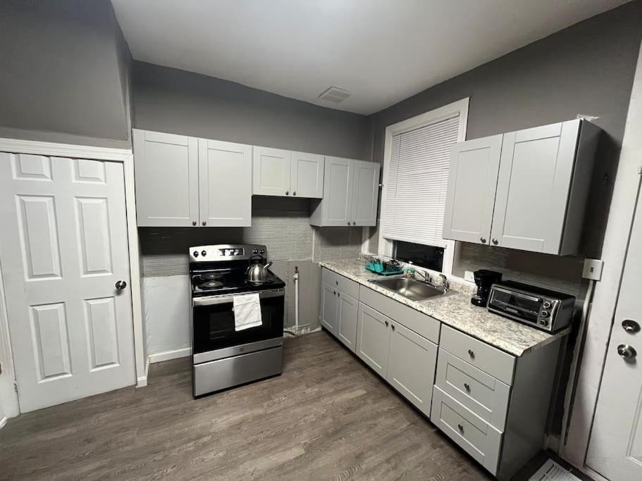 Hollins Residence - Housity